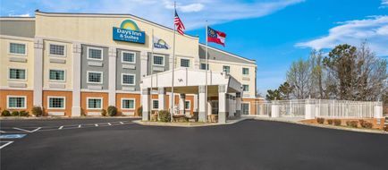 Days Inn & Suites by Wyndham Union City Exterior