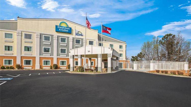 Days Inn & Suites by Wyndham Union City Exterior