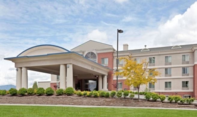 Triple Play Resort Hotel Exterior