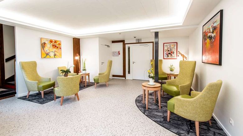 <b>Best Western Plus Au Cheval Blanc Mulhouse Lobby</b>. Images powered by <a href="https://iceportal.shijigroup.com/" title="IcePortal" target="_blank">IcePortal</a>.