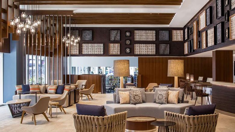 <b>Hilton Garden Inn Waikiki Beach Lobby</b>. Images powered by <a href="https://iceportal.shijigroup.com/" title="IcePortal" target="_blank">IcePortal</a>.