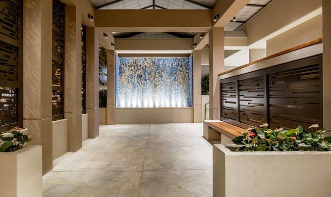 Hilton Garden Inn Waikiki Beach Exterior