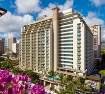 Hilton Garden Inn Waikiki Beach Exterior