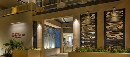 Hilton Garden Inn Waikiki Beach Exterior