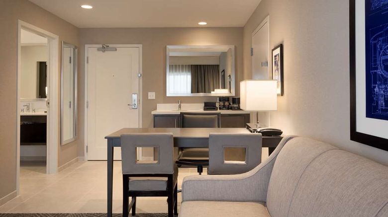 <b>Embassy Suites Kansas City/Olathe Room</b>. Images powered by <a href="https://iceportal.shijigroup.com/" title="IcePortal" target="_blank">IcePortal</a>.