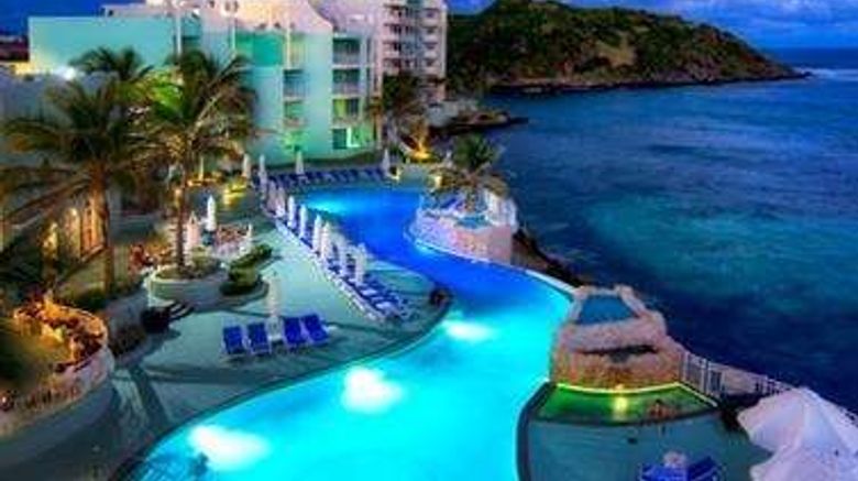 <b>Oyster Bay Beach Resort Pool</b>. Images powered by <a href="https://iceportal.shijigroup.com/" title="IcePortal" target="_blank">IcePortal</a>.