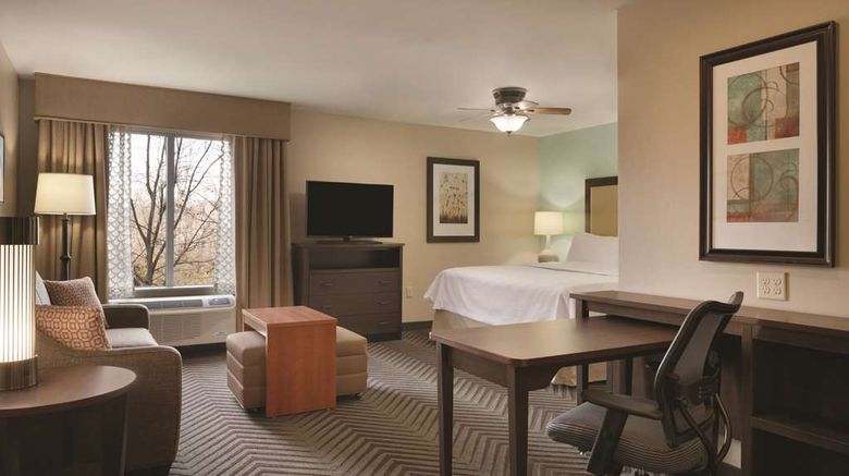 <b>Homewood Suites by Hilton Kalamazoo Room</b>. Images powered by <a href="https://iceportal.shijigroup.com/" title="IcePortal" target="_blank">IcePortal</a>.