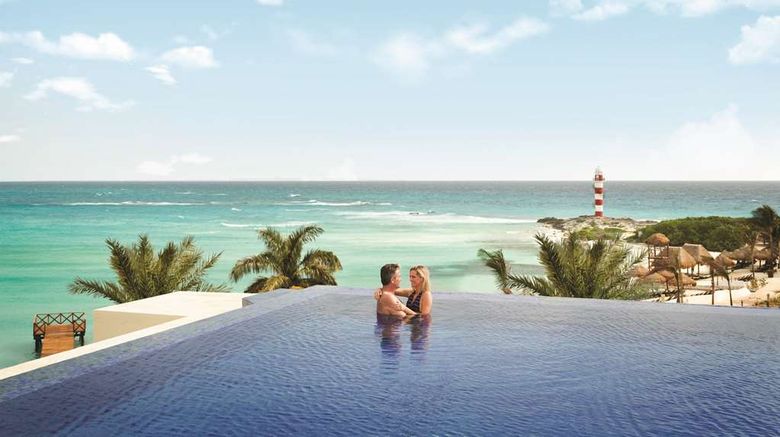 <b>Hyatt Ziva Cancun Pool</b>. Images powered by <a href="https://iceportal.shijigroup.com/" title="IcePortal" target="_blank">IcePortal</a>.