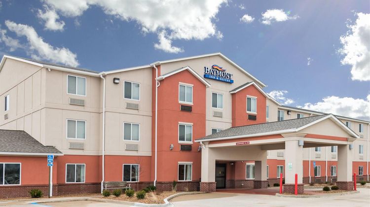 Baymont Inn & Suites Fulton Exterior