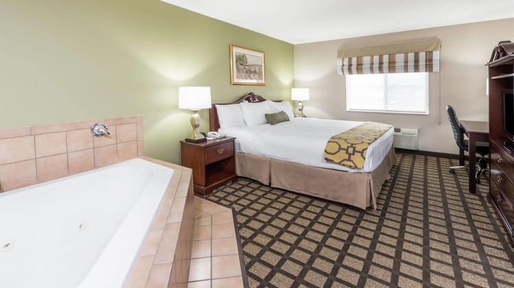 Baymont Inn & Suites Fulton Suite