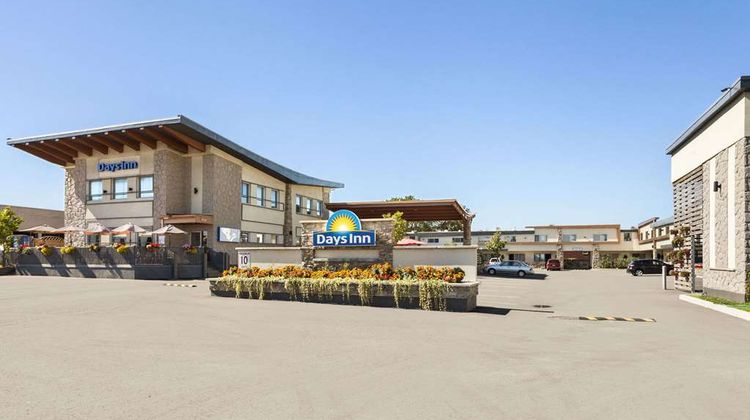 Days Inn Montreal East Exterior