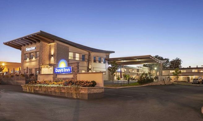 Days Inn Montreal East Exterior