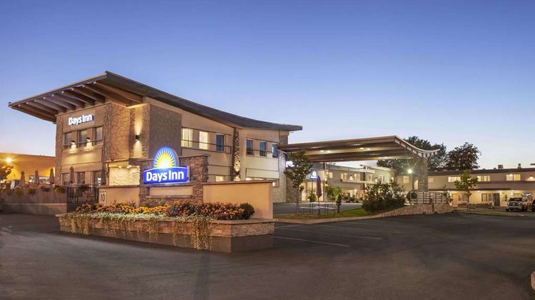 Days Inn Montreal East Exterior