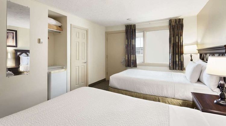 Days Inn Montreal East Room