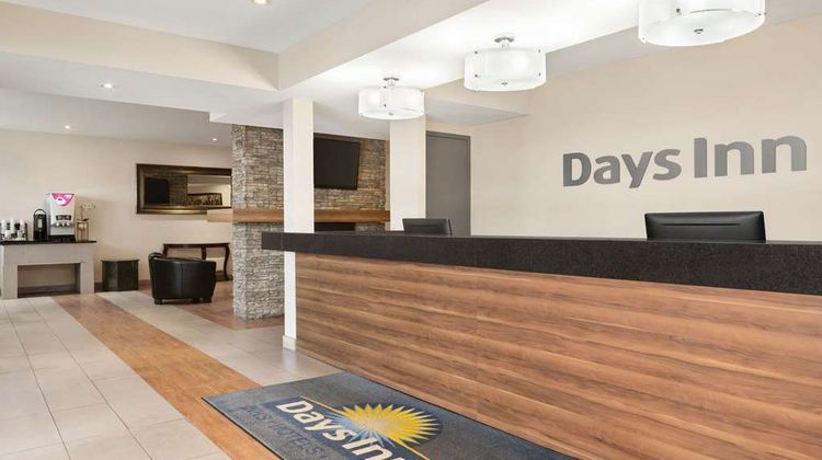 Days Inn Montreal East Lobby