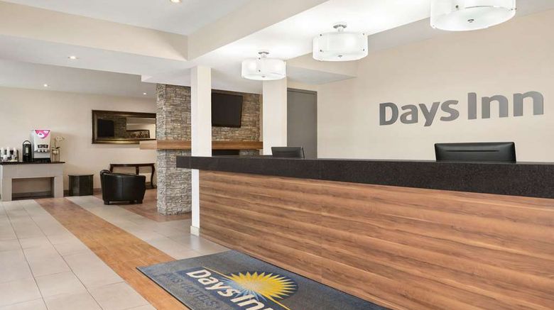 <b>Days Inn Montreal East Lobby</b>. Images powered by <a href="https://iceportal.shijigroup.com/" title="IcePortal" target="_blank">IcePortal</a>.