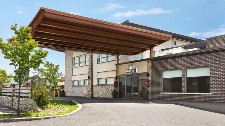 Days Inn Montreal East Exterior