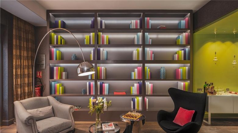 <b>Hotel Le Petit Paris Lobby</b>. Images powered by <a href="https://iceportal.shijigroup.com/" title="IcePortal" target="_blank">IcePortal</a>.