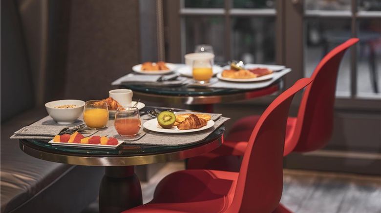 <b>Hotel Le Petit Paris Restaurant</b>. Images powered by <a href="https://iceportal.shijigroup.com/" title="IcePortal" target="_blank">IcePortal</a>.