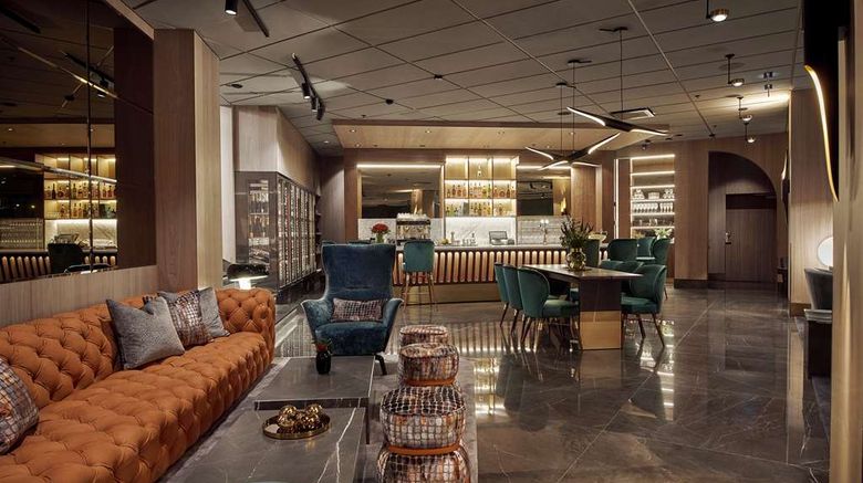 <b>Hotel Riverton Lobby</b>. Images powered by <a href="https://iceportal.shijigroup.com/" title="IcePortal" target="_blank">IcePortal</a>.