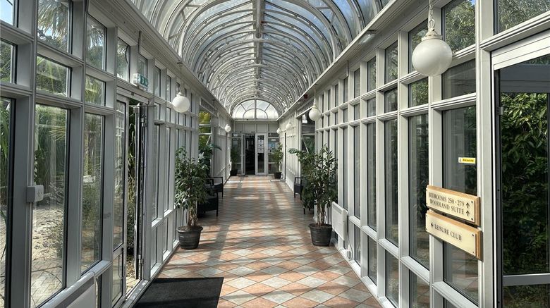 <b>Basingstoke Country Hotel Lobby</b>. Images powered by <a href="https://iceportal.shijigroup.com/" title="IcePortal" target="_blank">IcePortal</a>.