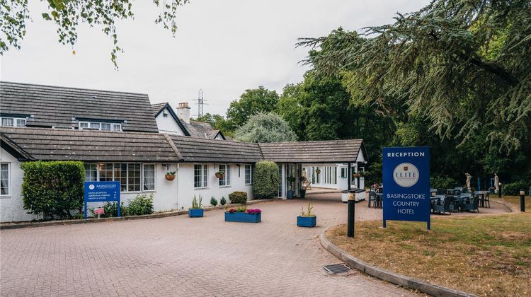 Basingstoke Country Hotel Exterior