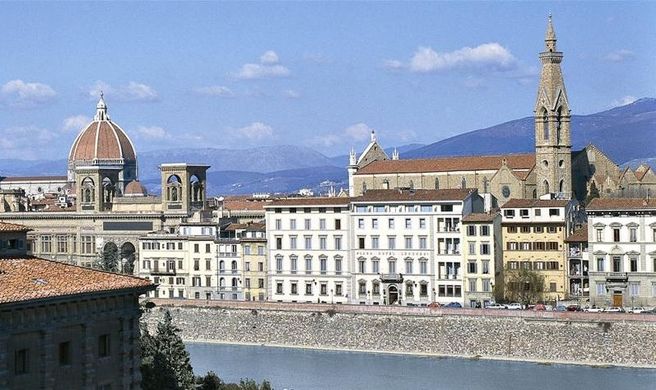 Plaza Hotel Lucchesi Exterior