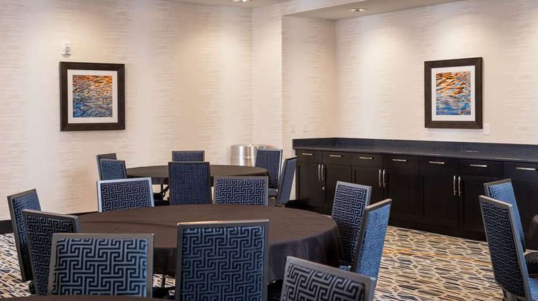<b>Hampton Inn & Suites La Crosse Downtown Meeting</b>. Images powered by <a href="https://iceportal.shijigroup.com/" title="IcePortal" target="_blank">IcePortal</a>.