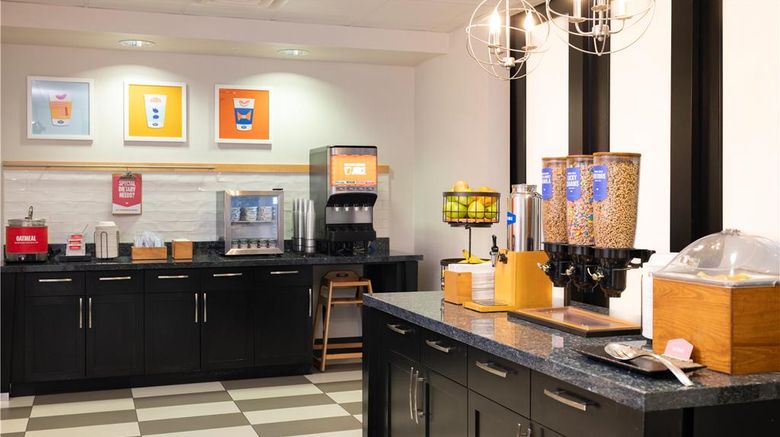 <b>Hampton Inn & Suites La Crosse Downtown Restaurant</b>. Images powered by <a href="https://iceportal.shijigroup.com/" title="IcePortal" target="_blank">IcePortal</a>.