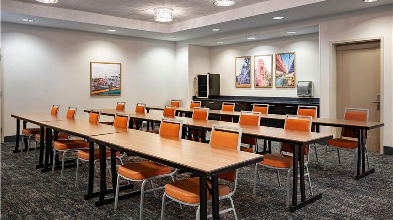 <b>Hampton Inn & Suites La Crosse Downtown Meeting</b>. Images powered by <a href="https://iceportal.shijigroup.com/" title="IcePortal" target="_blank">IcePortal</a>.