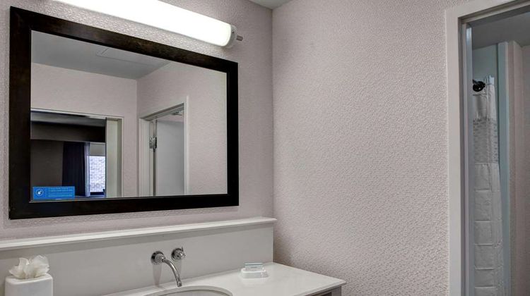 Hampton Inn & Suites Richmond Downtown Room