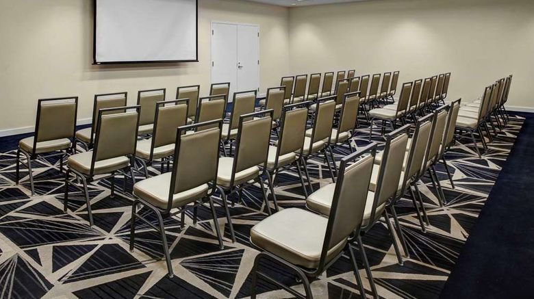 <b>Hampton Inn & Suites Richmond Downtown Meeting</b>. Images powered by <a href="https://iceportal.shijigroup.com/" title="IcePortal" target="_blank">IcePortal</a>.