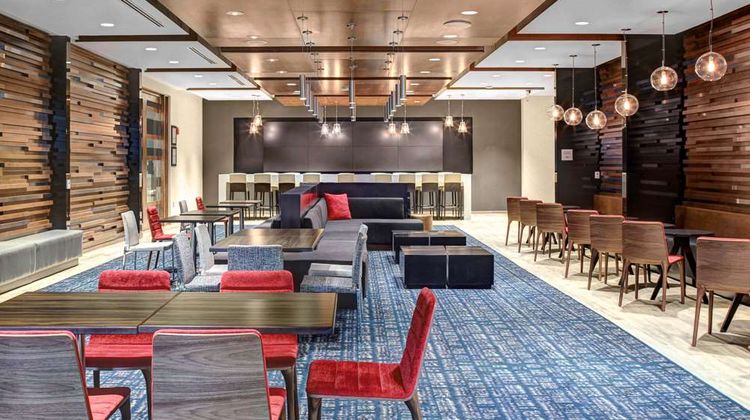 Hampton Inn & Suites Richmond Downtown Lobby