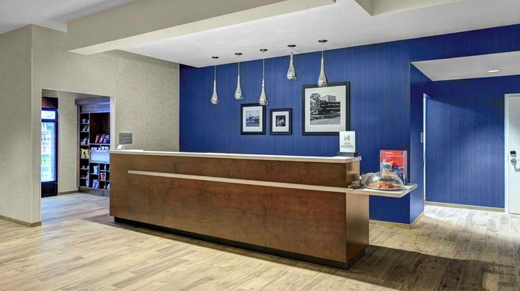 Hampton Inn & Suites Richmond Downtown Lobby