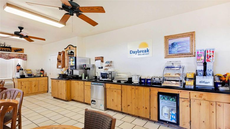 <b>Days Inn San Angelo Lobby</b>. Images powered by <a href="https://iceportal.shijigroup.com/" title="IcePortal" target="_blank">IcePortal</a>.
