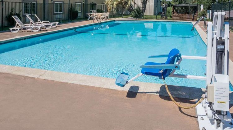 Super 8 Beaumont Pool