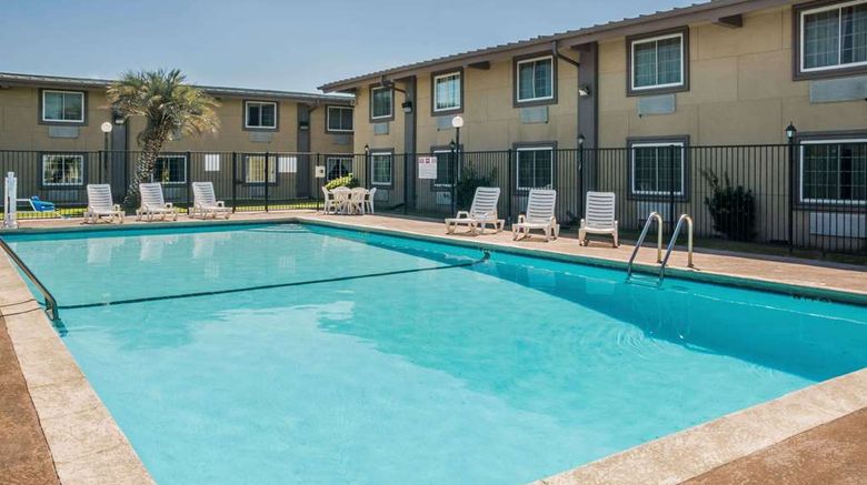 <b>Super 8 Beaumont Pool</b>. Images powered by <a href="https://iceportal.shijigroup.com/" title="IcePortal" target="_blank">IcePortal</a>.