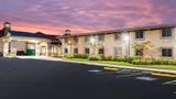 Super 8 Beaumont Exterior