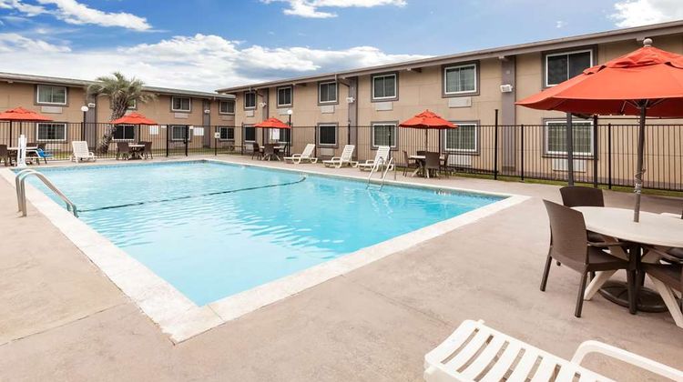 Super 8 Beaumont Pool