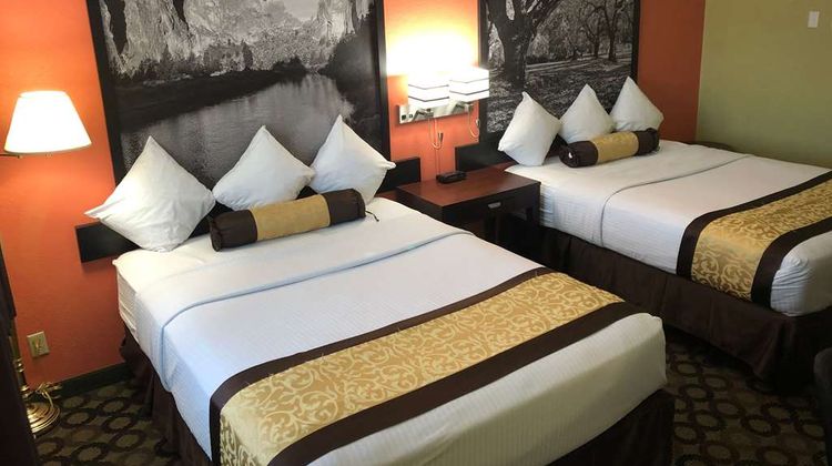 Super 8 Ontario Room