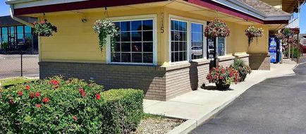 Super 8 Ontario Exterior