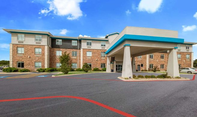 Best Western Bowie Inn & Suites Exterior