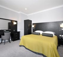Bromley Court Hotel Room