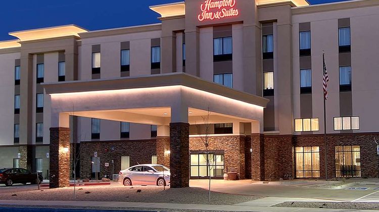 Hampton Inn & Suites Albuquerque Airport Exterior