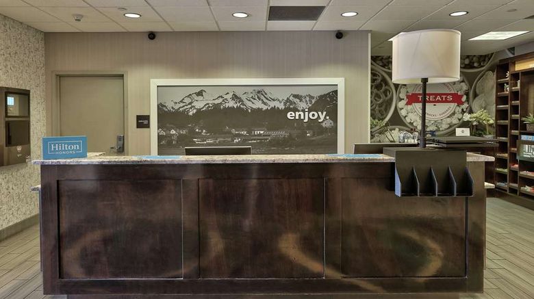 <b>Hampton Inn & Suites Albuquerque Airport Lobby</b>. Images powered by <a href="https://iceportal.shijigroup.com/" title="IcePortal" target="_blank">IcePortal</a>.