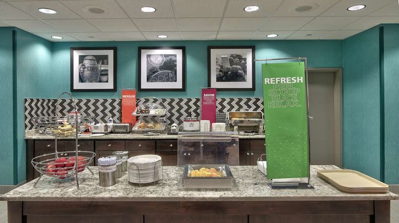 <b>Hampton Inn & Suites Albuquerque Airport Restaurant</b>. Images powered by <a href="https://iceportal.shijigroup.com/" title="IcePortal" target="_blank">IcePortal</a>.