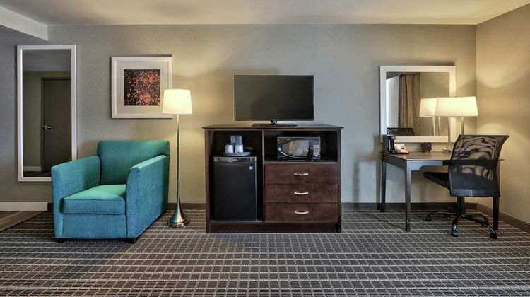 Hampton Inn & Suites Albuquerque Airport Room