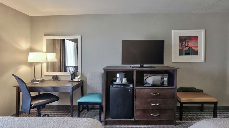 <b>Hampton Inn & Suites Albuquerque Airport Room</b>. Images powered by <a href="https://iceportal.shijigroup.com/" title="IcePortal" target="_blank">IcePortal</a>.