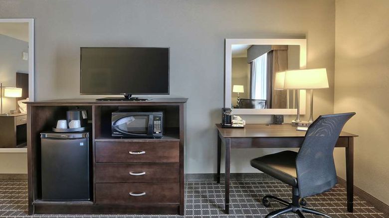 <b>Hampton Inn & Suites Albuquerque Airport Room</b>. Images powered by <a href="https://iceportal.shijigroup.com/" title="IcePortal" target="_blank">IcePortal</a>.
