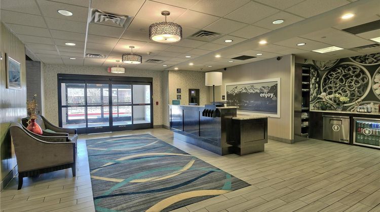 Hampton Inn & Suites Albuquerque Airport Lobby